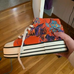 Floral pattern platforms